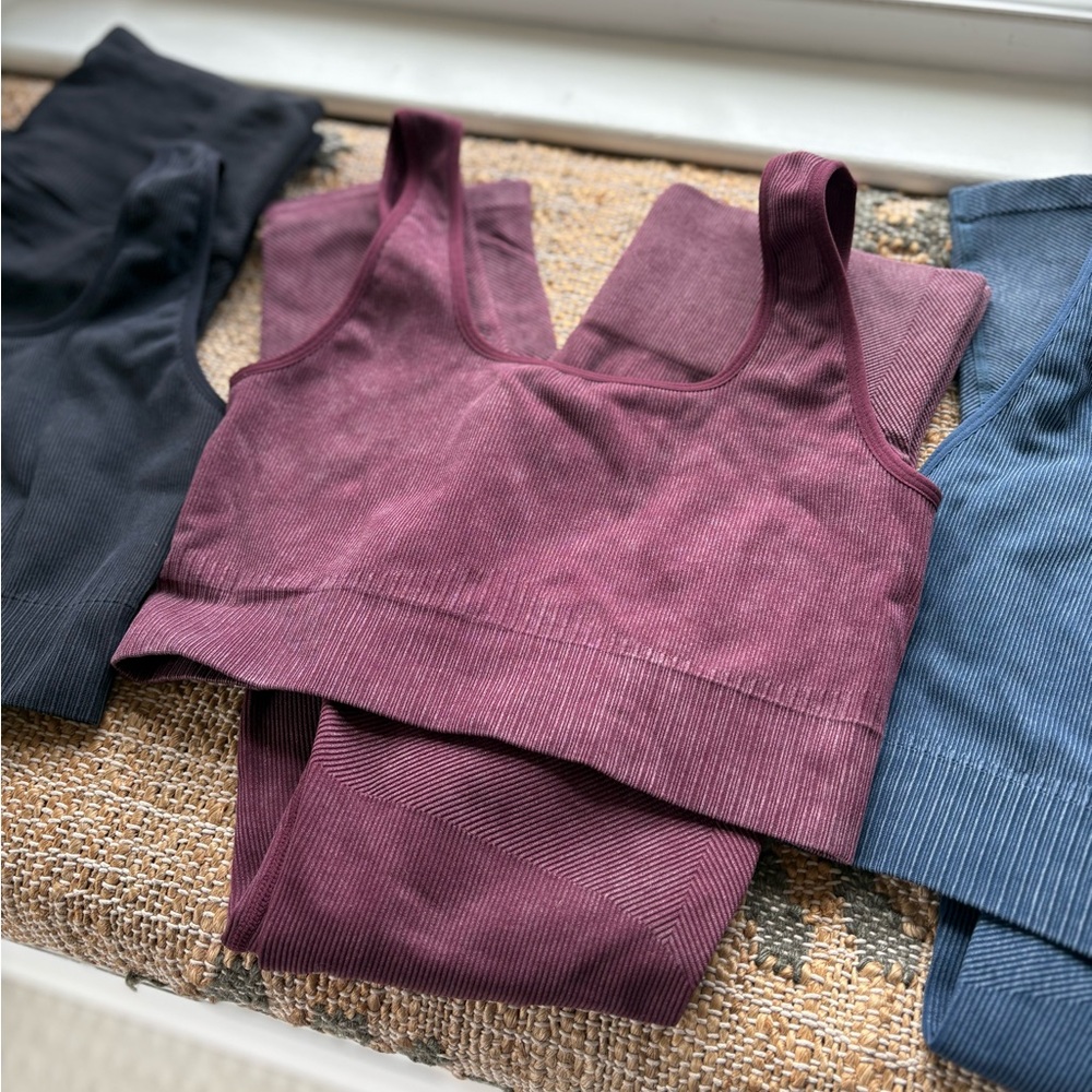 4 like new sets-JoyLab ribbed seamless sets - Picture 4 of 6